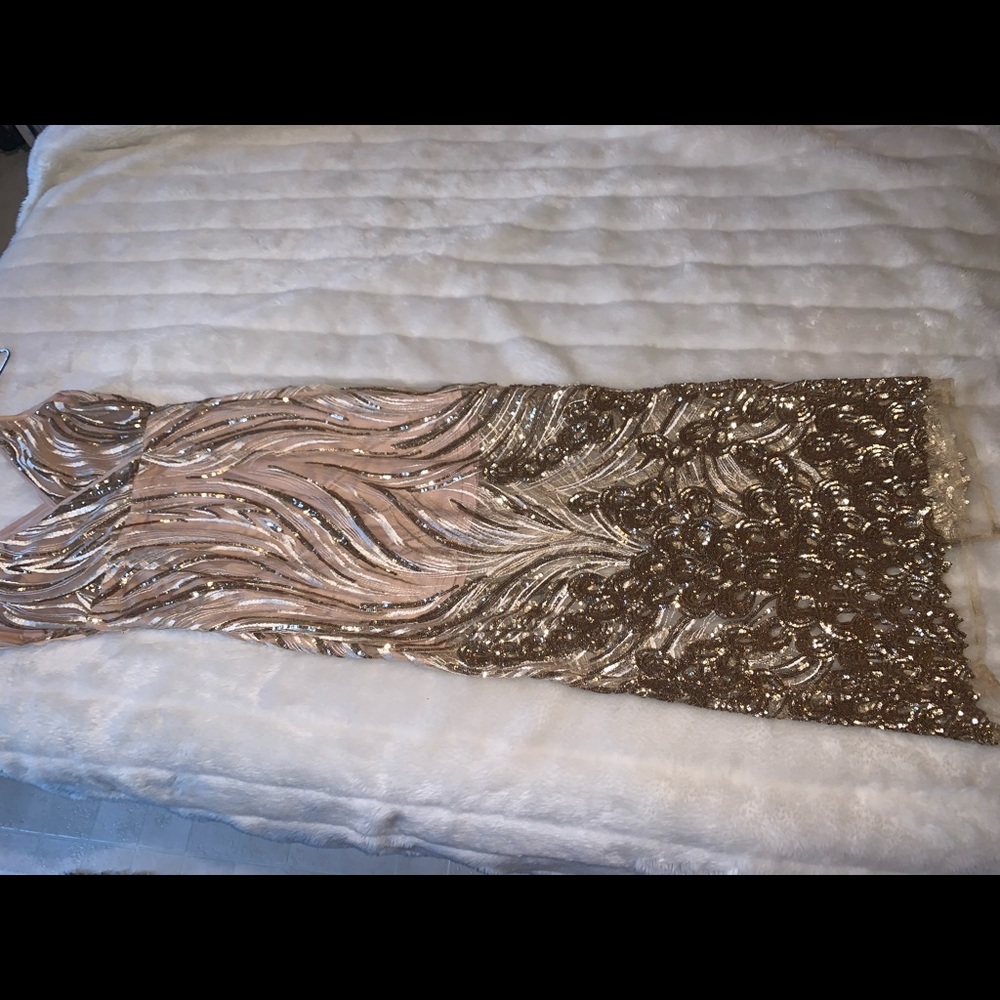 Very detailed BEAUTIFUL dress, size S